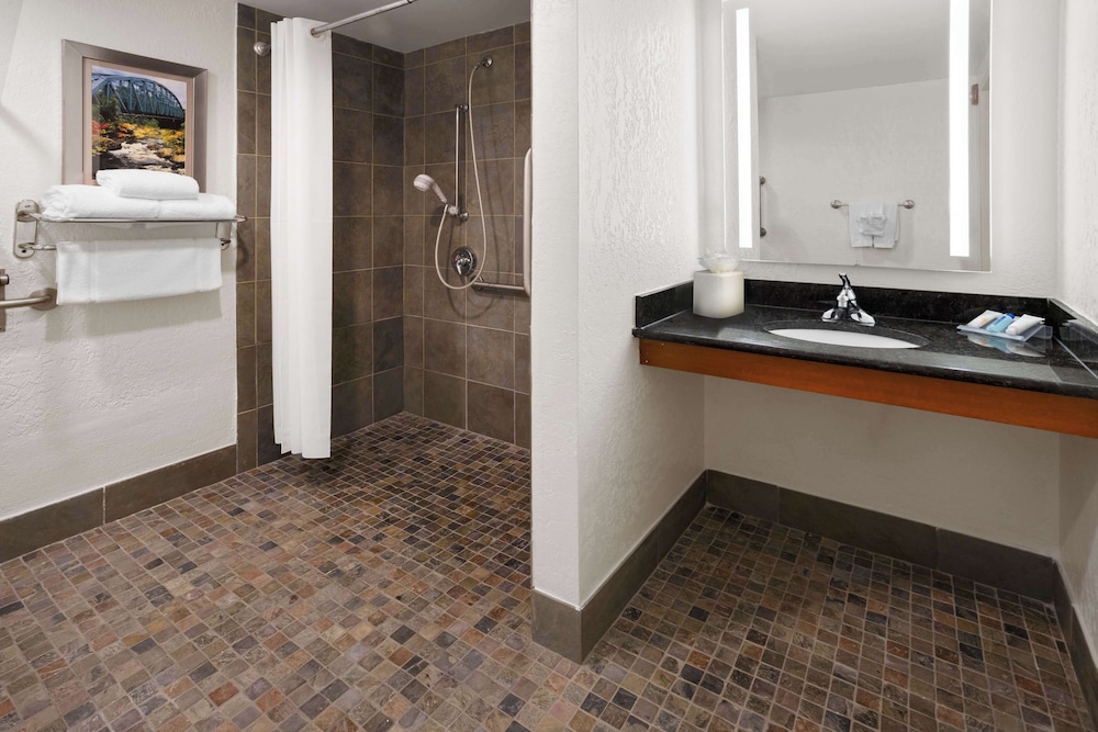 Hilton Garden Inn Milford - photo 23
