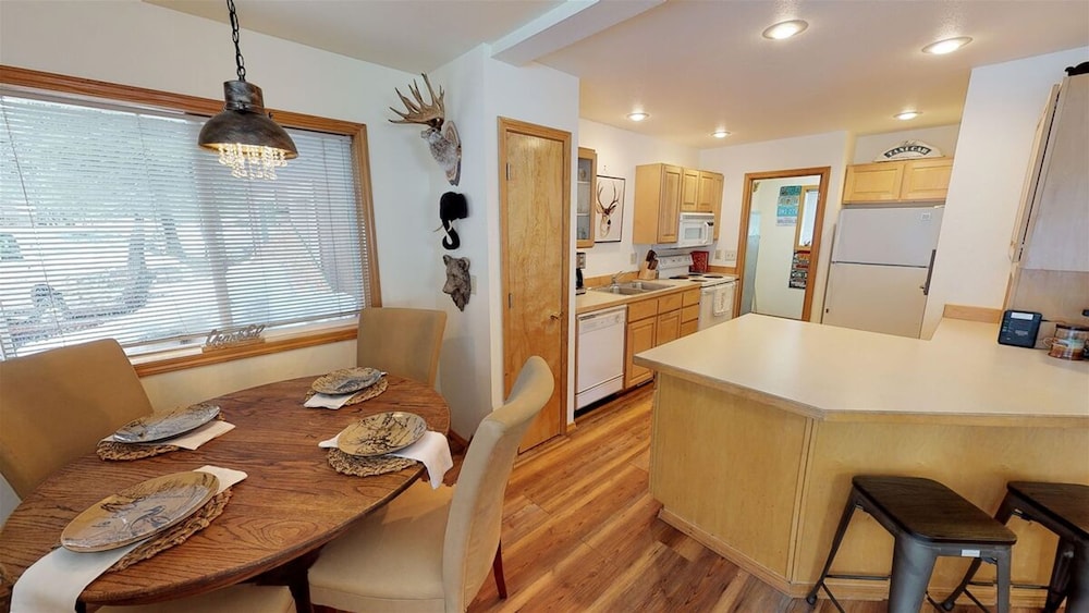 Longhorn Hideaway by Casago McCall Donerightmanagement - photo 10