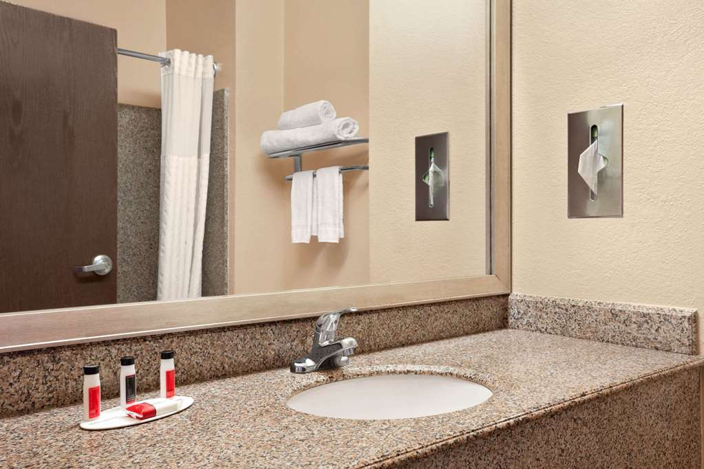 Baymont by Wyndham Clute Lake Jackson - photo 8