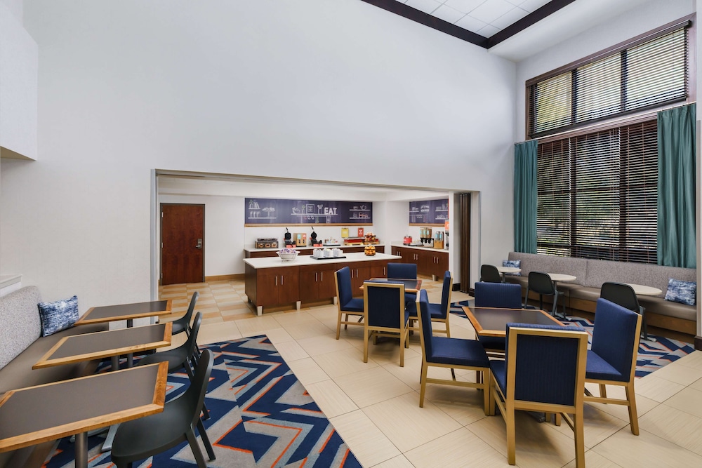 Hampton Inn & Suites West Sacramento - photo 21