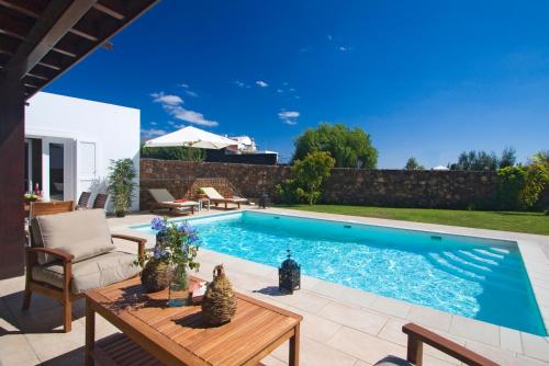 Coral Villas — 4-Star Luxury Hotel in Puerto Del Carmen, Spain