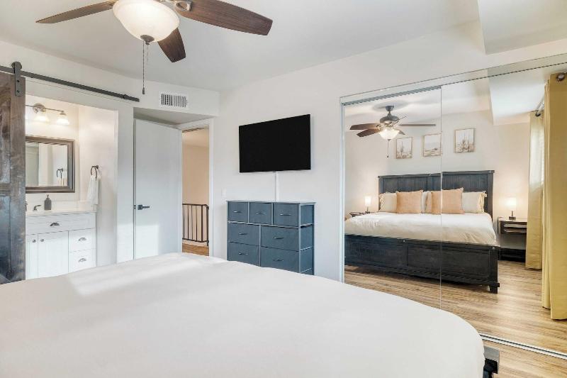 Old Town Treasure By Avantstay Central Location - photo 19