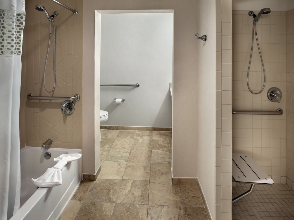 Hampton Inn & Suites Milwaukee Downtown - photo 33