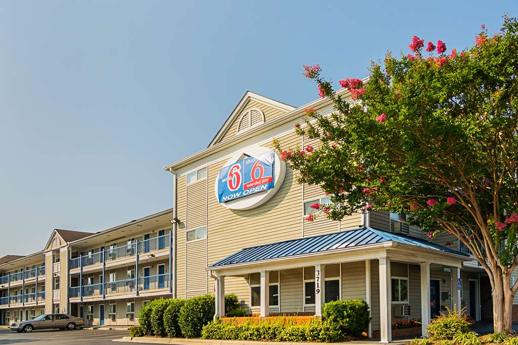 Motel 6 Fayetteville NC Fort Liberty Area in Fayetteville, United States