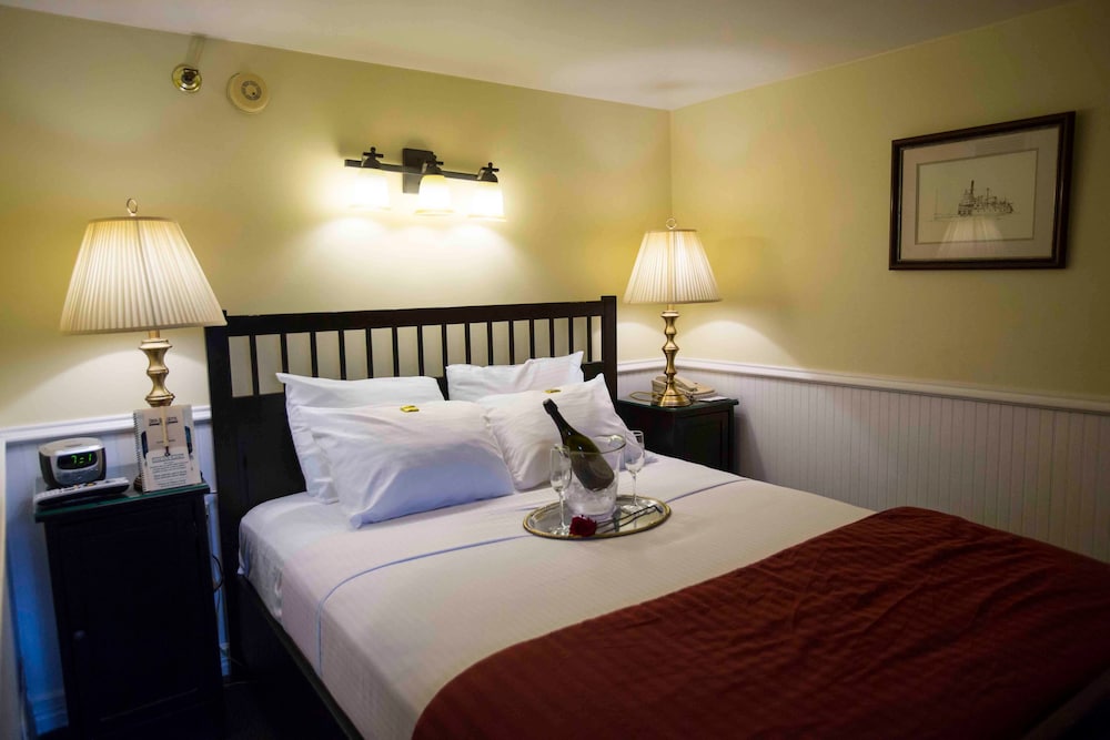Delta King Hotel - photo 11