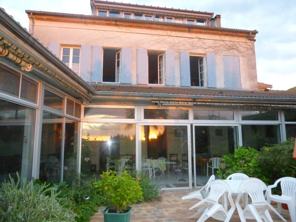 Clos Muneau - carbon neutral hotel in Aiguillon