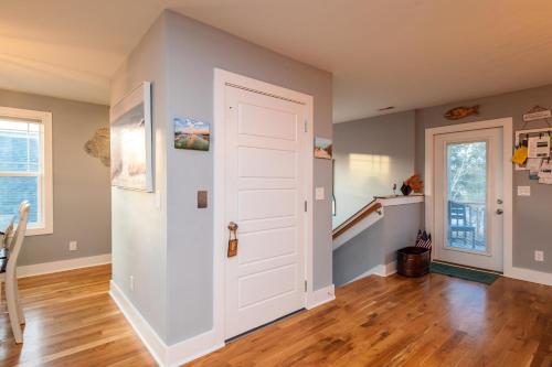 Beach 45 by Oak Island Accommodations - photo 4