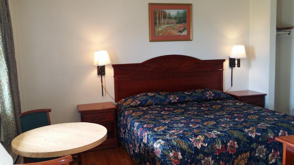 Relax Inn Smyrna - photo 11