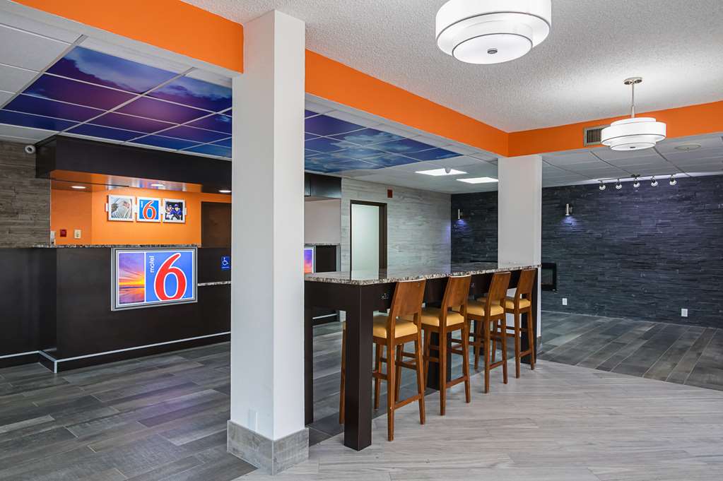 Motel 6 Savannah GA Midtown - photo 25