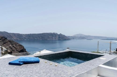 Enalion White Suites Oia in Oia, Greece