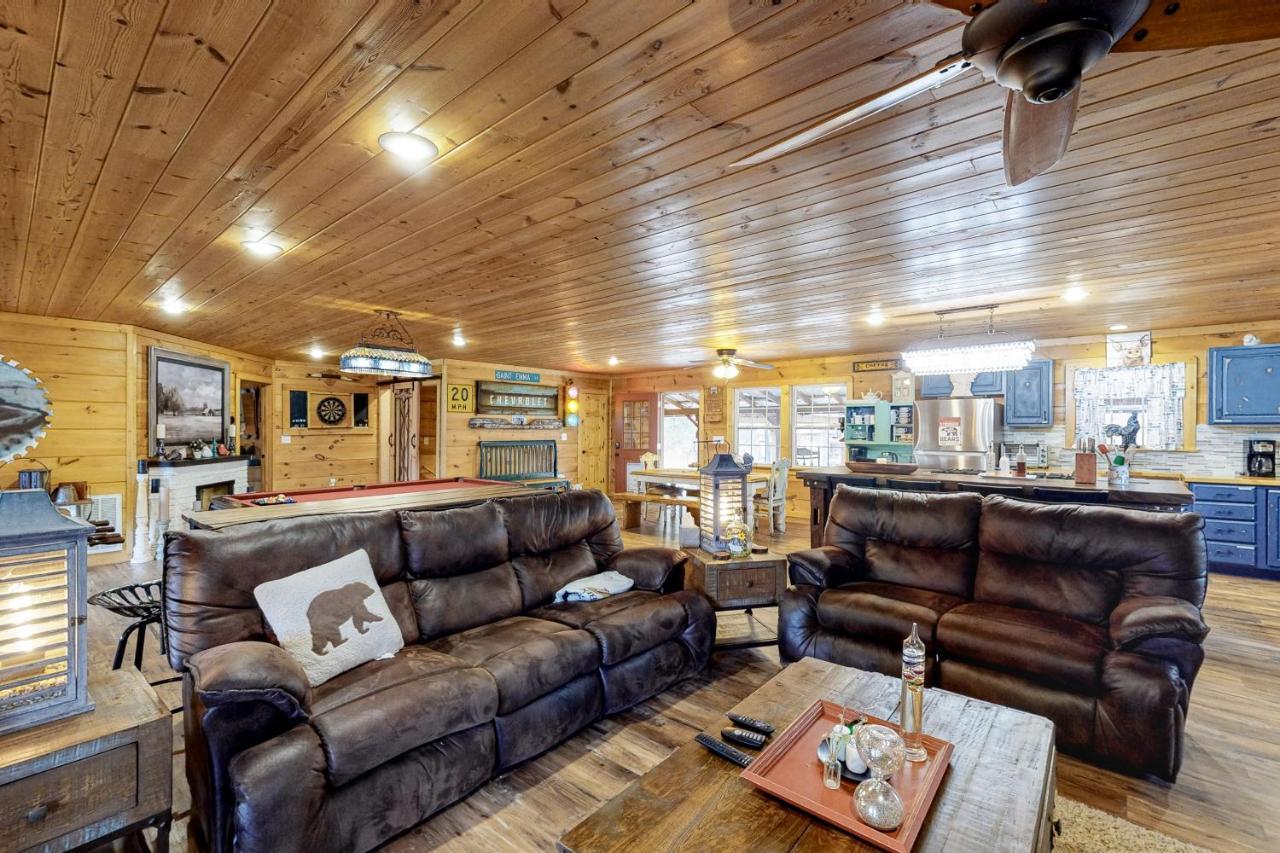 Lucky Clover Cabin — 4-Star Luxury Hotel in Blairsville, United States