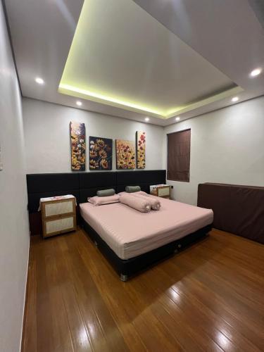 Vimala Hills Villa 3 BR Bromo — 4-Star Luxury Hotel in Bogor, Indonesia