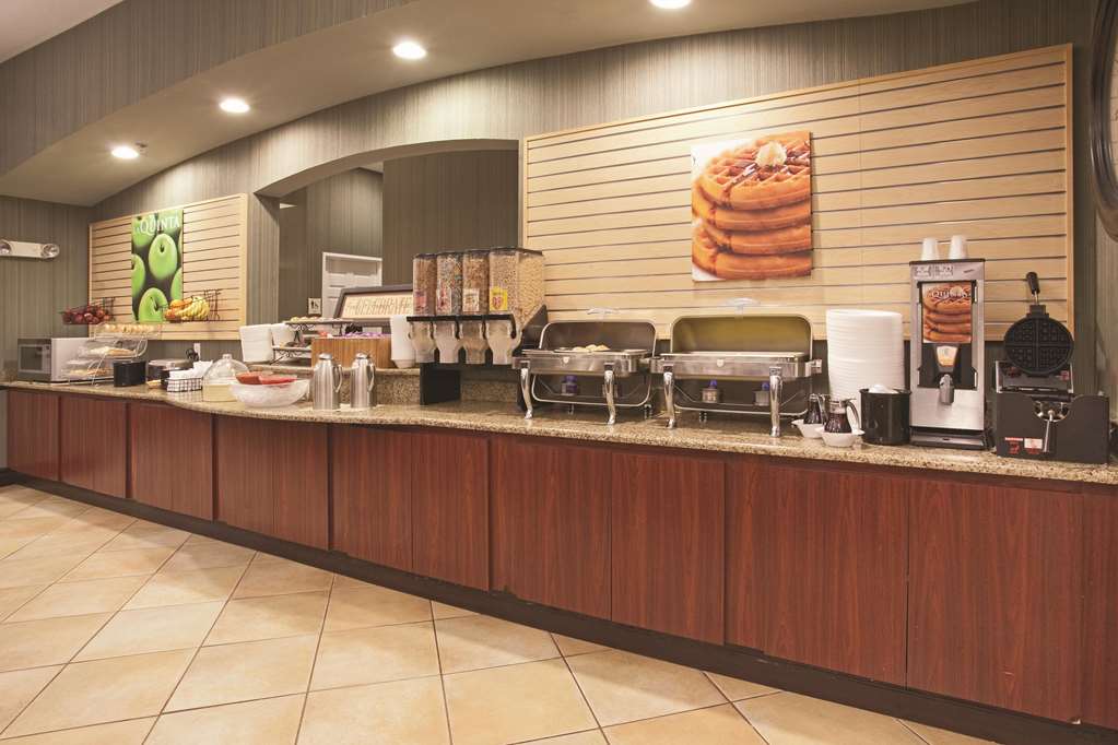 La Quinta Inn & Suites by Wyndham Albuquerque Midtown - photo 63