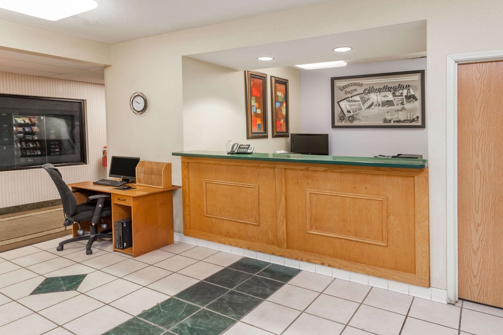 Super 8 by Wyndham Huntington — hotel in Huntington