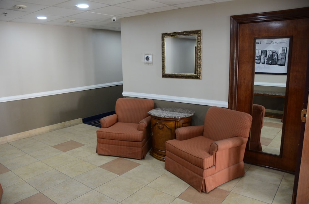 Super 8 by Wyndham Louisville Expo Center - photo 4