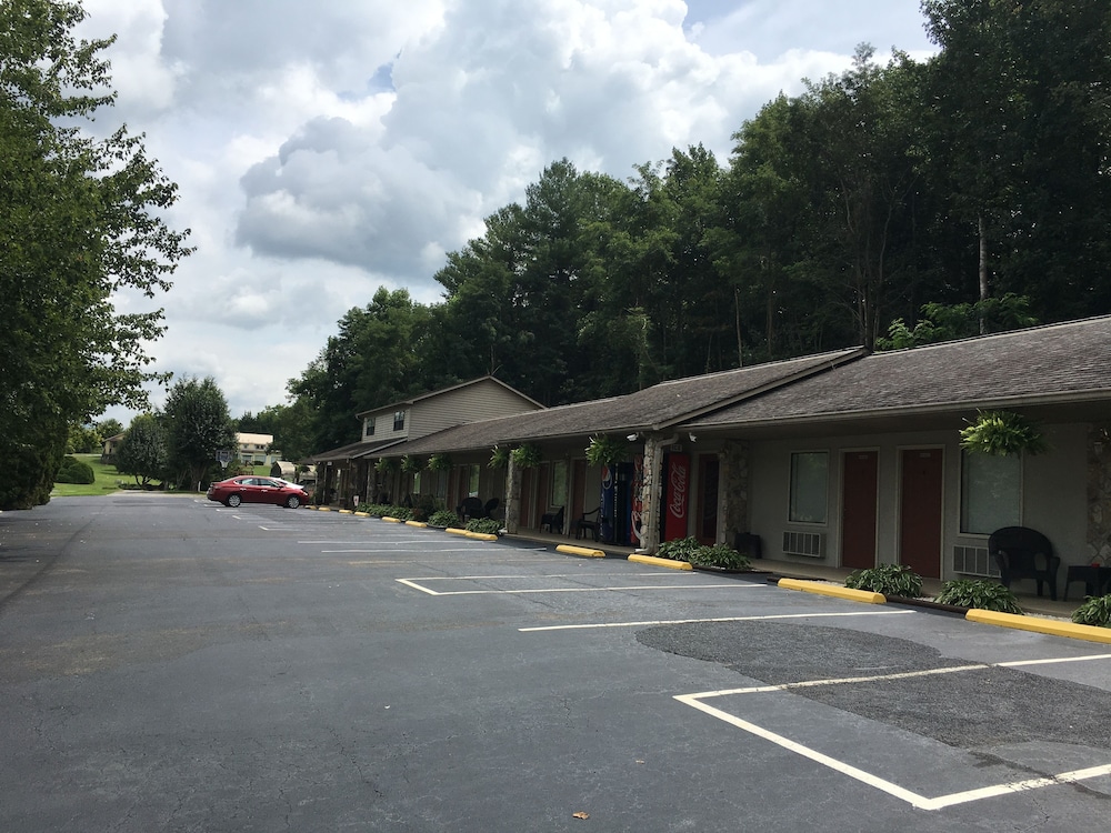 Chatuge Mountain Inn - photo 31