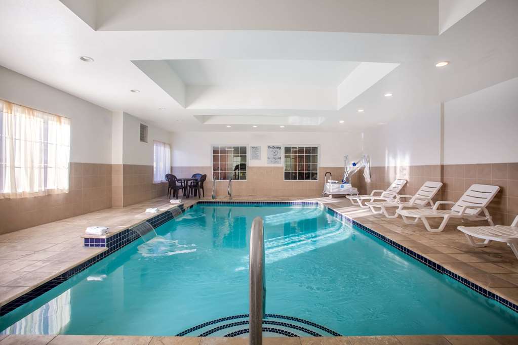 La Quinta Inn & Suites by Wyndham Columbus TX - photo 14
