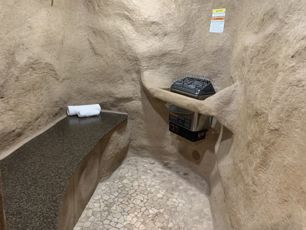 Designer Inn & Suites - photo 7