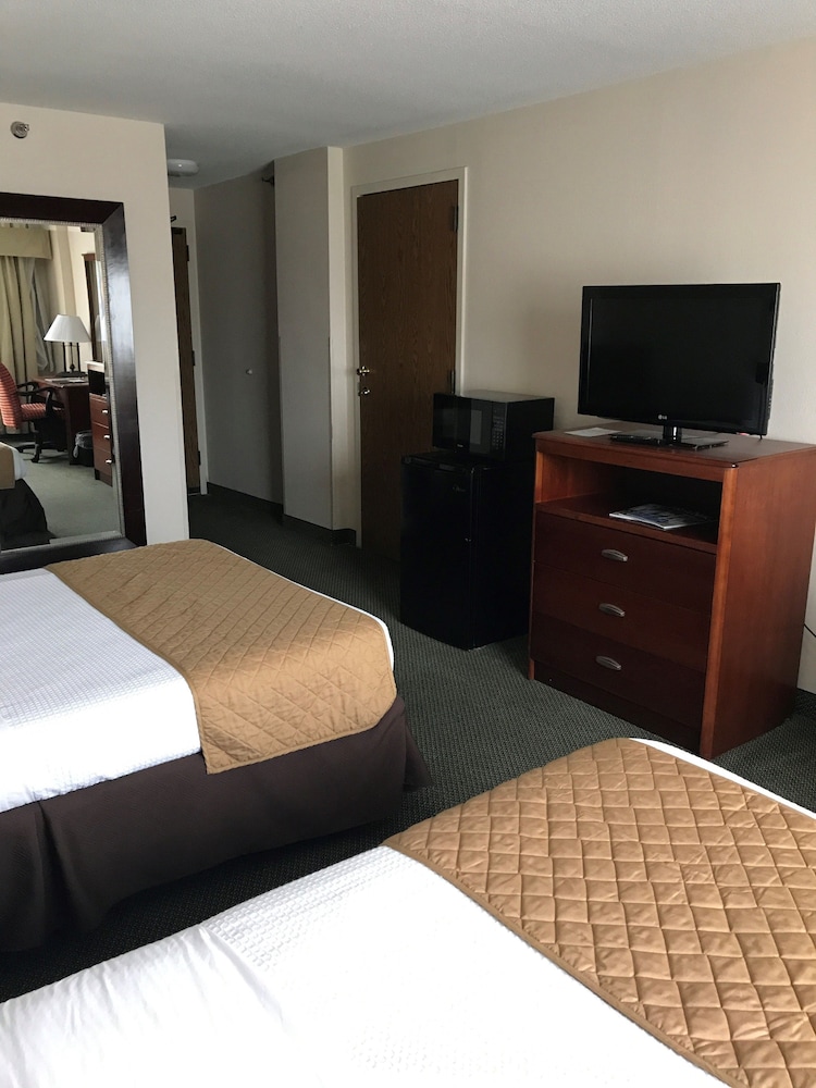Capital Plaza Hotel - photo 7