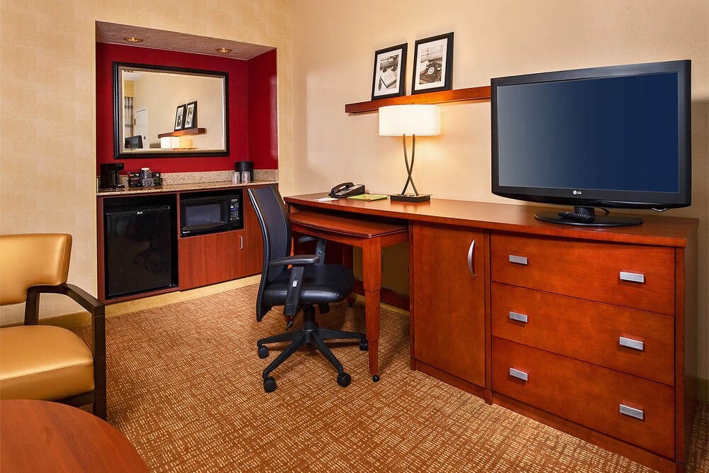 Courtyard by Marriott Raleigh Midtown - photo 7