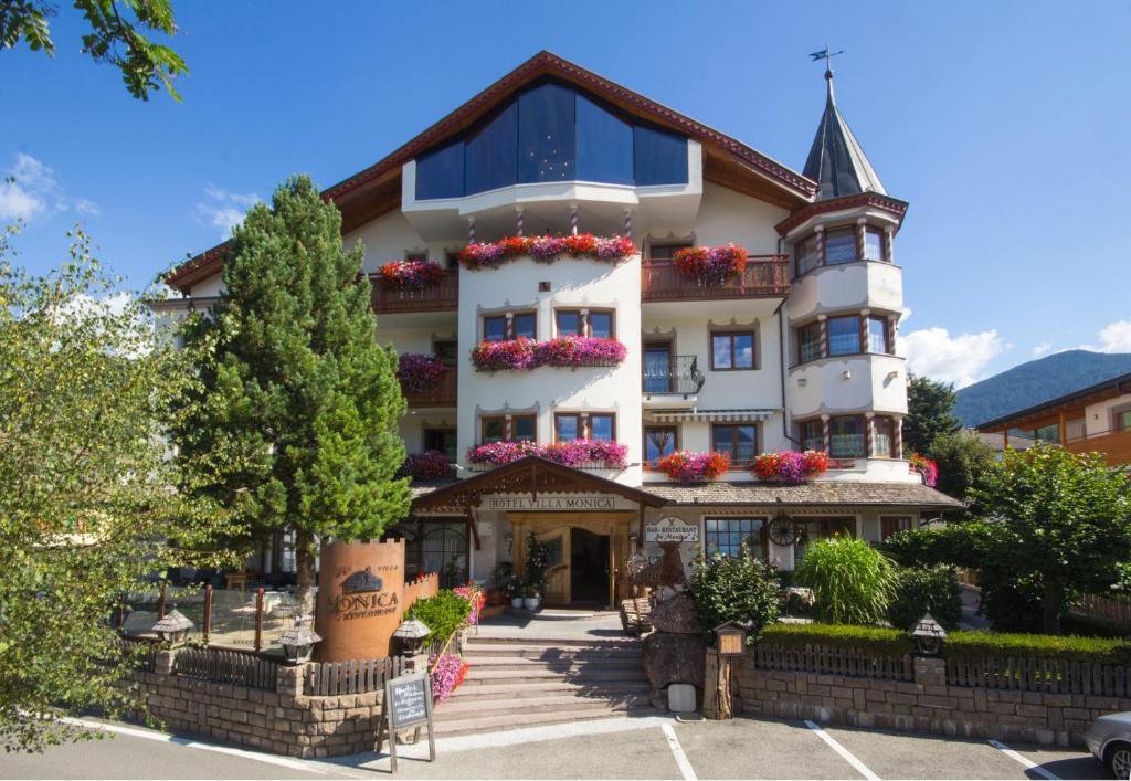 Hotel Villa Monica - carbon neutral hotel in Dobbiaco
