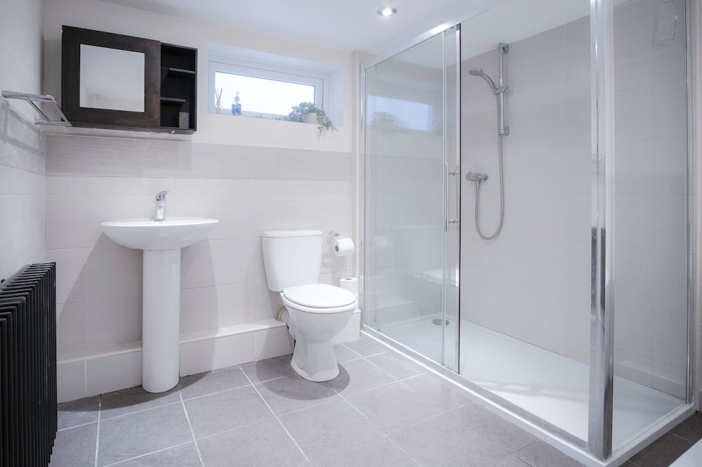 Sea Breeze Apt 3 2 Bed Horton Beach — 4-Star Luxury Hotel in Swansea, United Kingdom