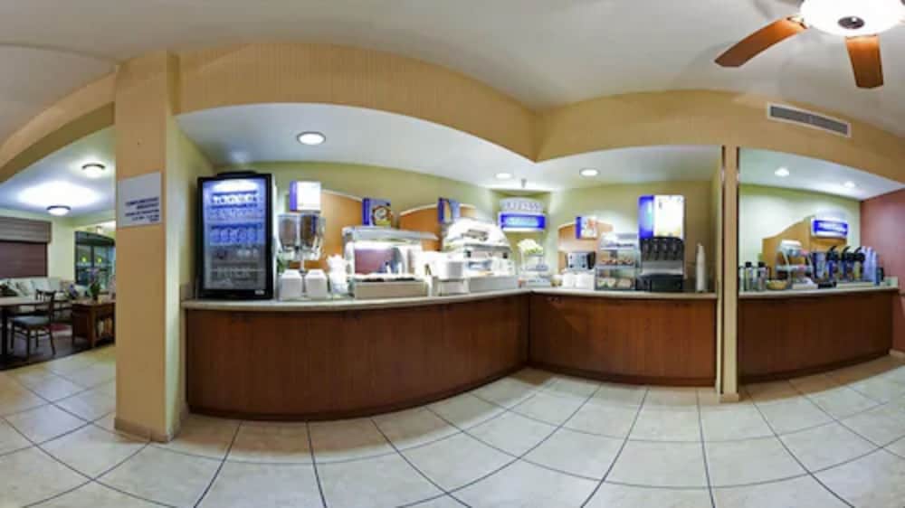 Holiday Inn Express Hotel & Suites Bishop by IHG - photo 37