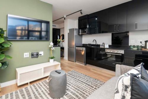 Stylish Studio in The Tokyo Rooftop Pool & Braai