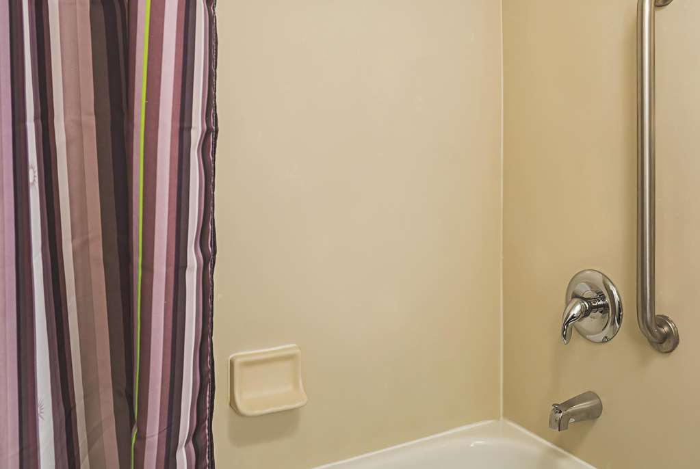 La Quinta Inn & Suites by Wyndham Las Vegas Summerlin Tech - photo 27