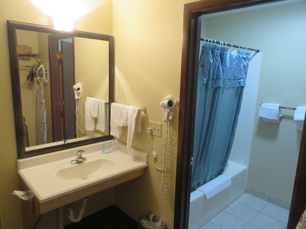 Americas Best Value Inn Story City - photo 16