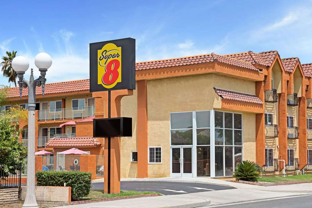 Super 8 by Wyndham Cypress Buena Park Area — hotel in Cypress