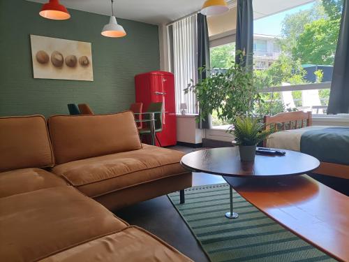 Stylish 3BR Villa Rooftop Lounge Big Kitchen — 4-Star Luxury Hotel in Heerlen, Netherlands