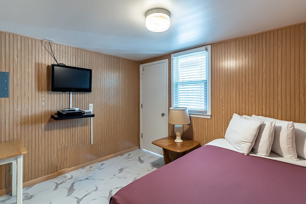 Boardwalk Sand & Surf Inn Oceanfront - photo 18