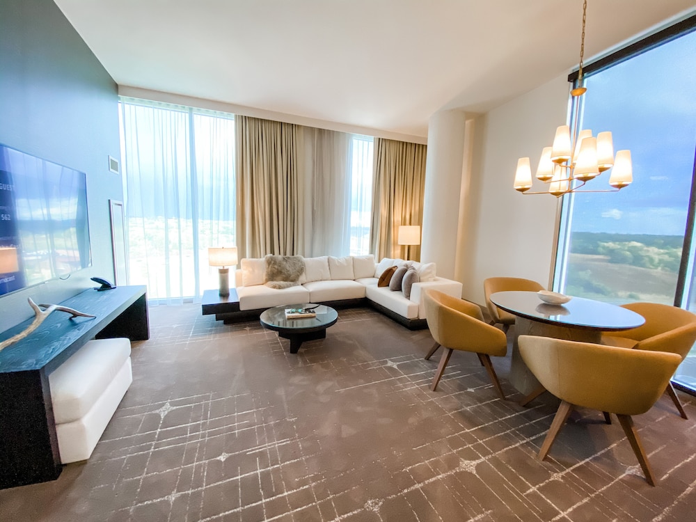 Omni Viking Lakes Hotel - photo 5