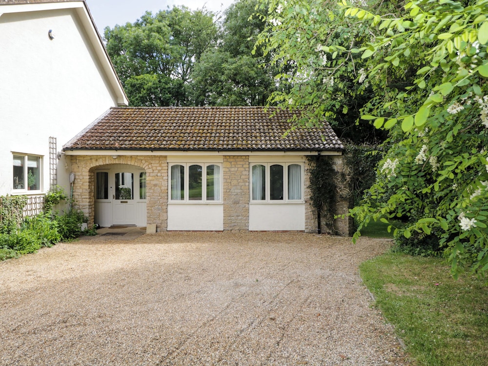 Garden Cottage — 4-Star Luxury Hotel in Thornbury, United Kingdom