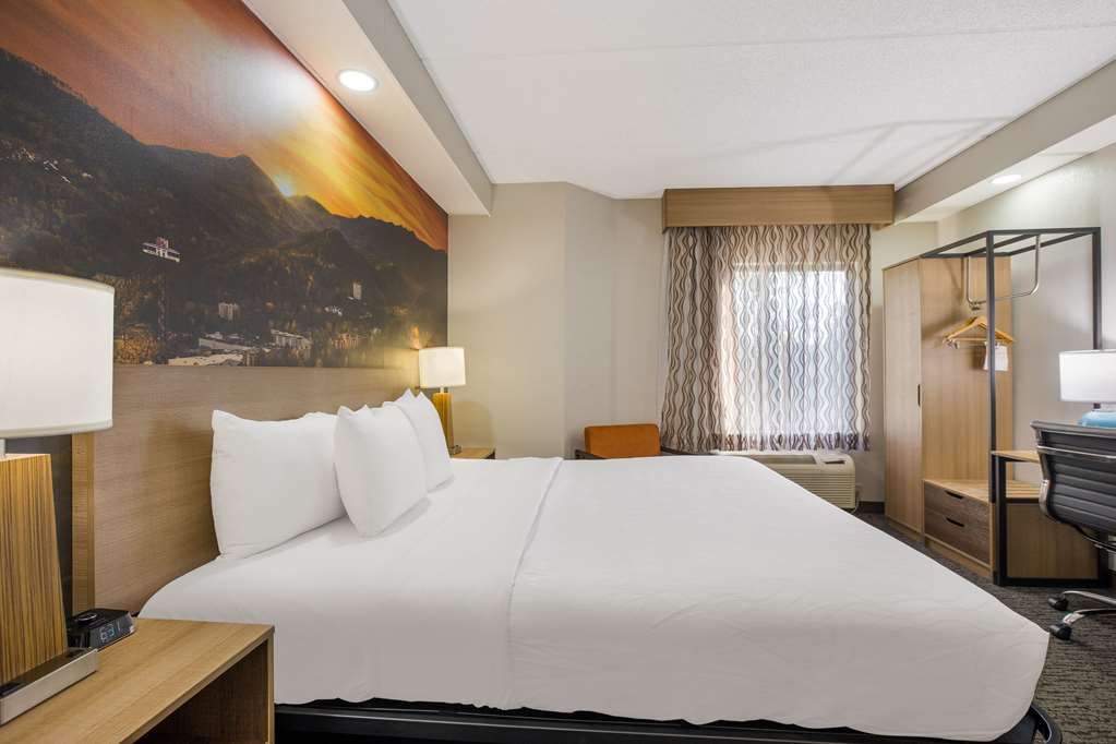 Clarion Pointe Sevierville Pigeon Forge - photo 24