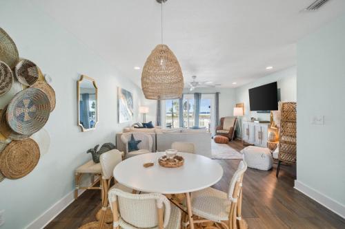 Beach House Turtle Tracks by PHG — 4-Star Luxury Hotel in Port Saint Joe, United States