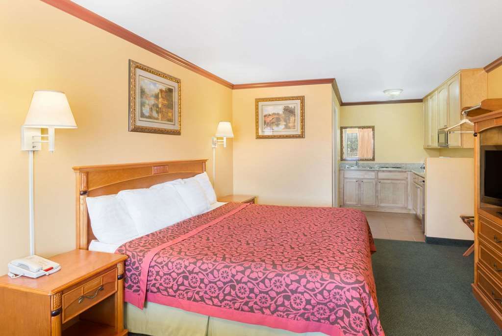 Days Inn King City - photo 7