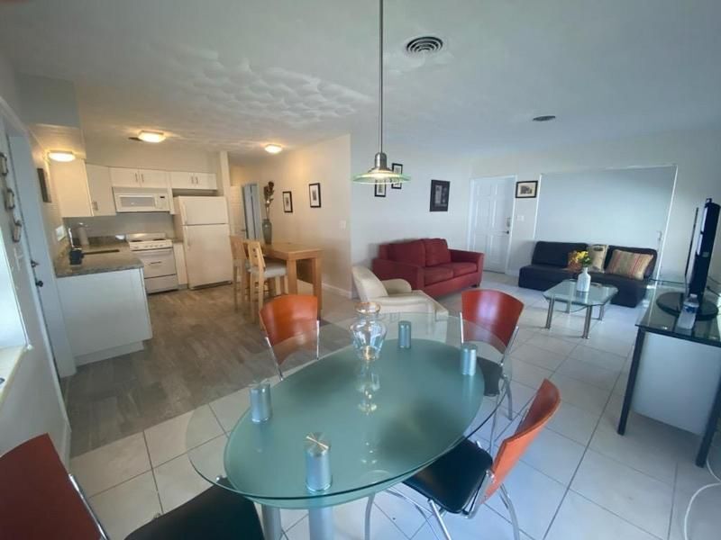 Dolphin Isle Suites - photo 9