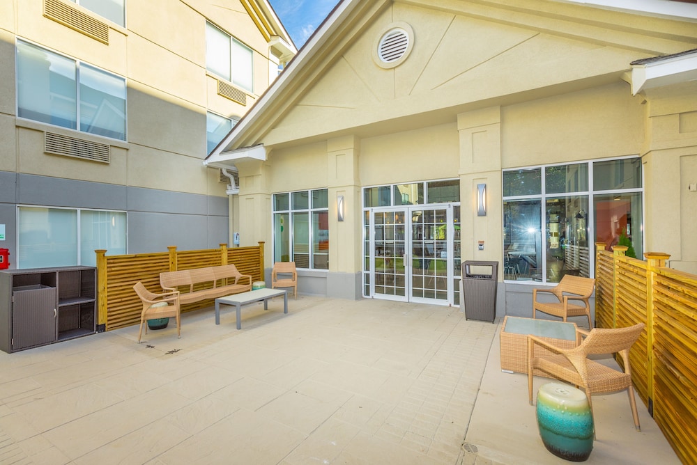 Holiday Inn Hotel & Suites Peachtree City by IHG - photo 40