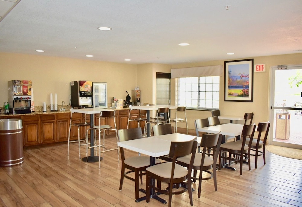 MainStay Suites Cedar Rapids North Marion - photo 53