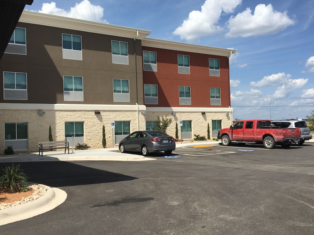 Holiday Inn Express & Suites Junction by IHG - photo 63