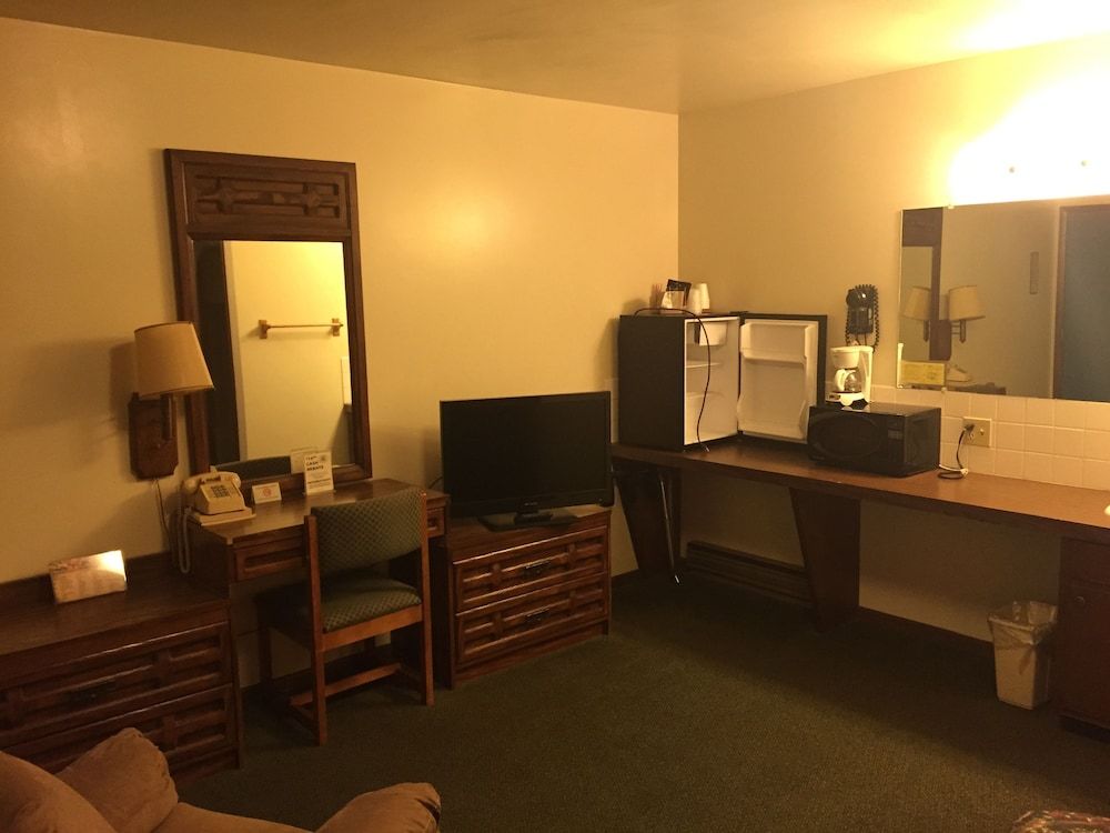 Burr Oak Motel - photo 23