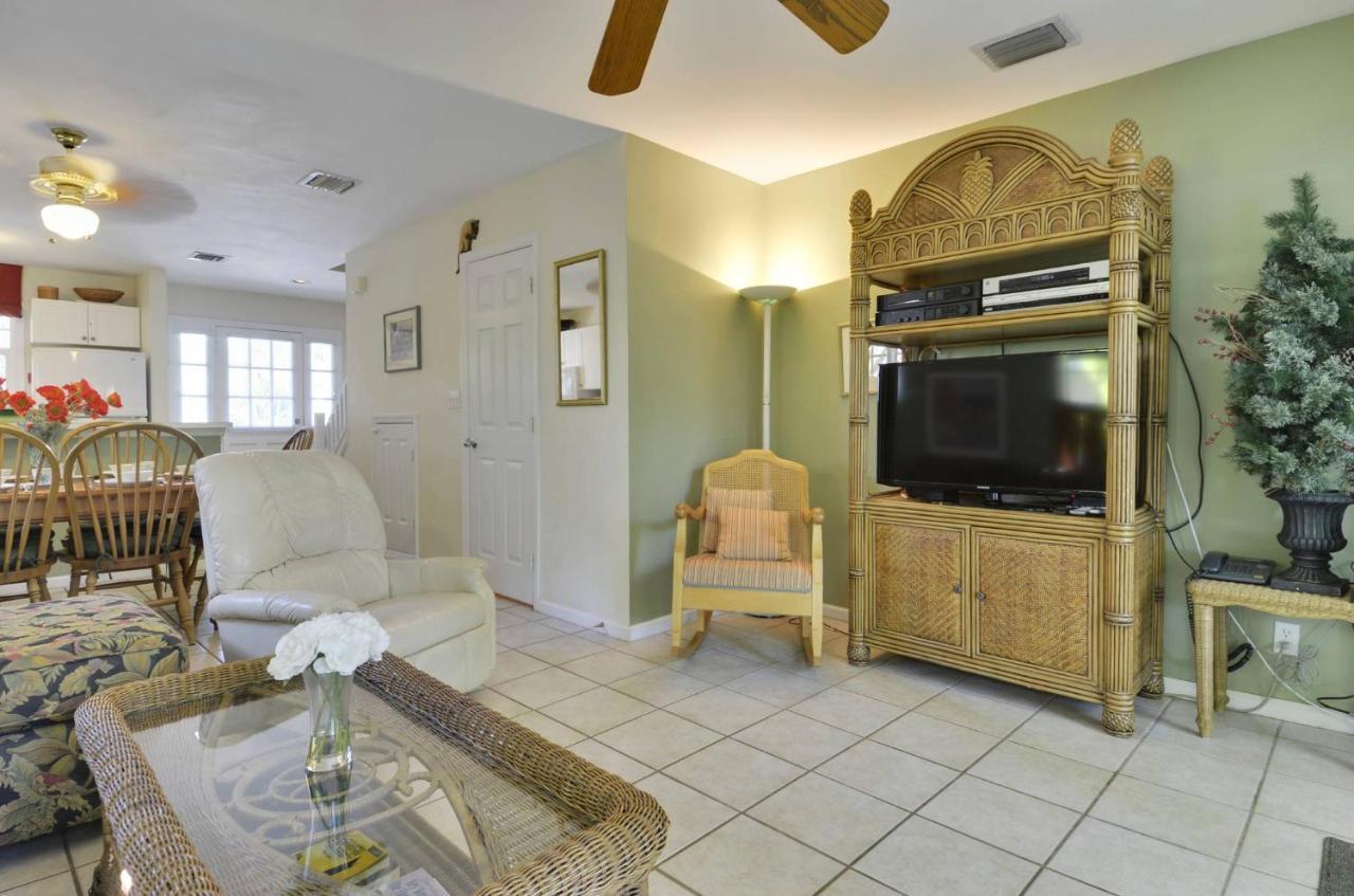 Linger Longer by Avantstay Key West Walkable Gated Community Shared Pool Week Long Stays Only - photo 4