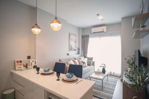 Comfy 1B1B Sky River Infinity Long Rooftop Pool — 4-Star Luxury Hotel in Chiang Mai, Thailand