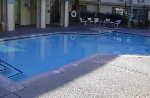 Hawthorn Suites by Wyndham Sacramento - photo 35