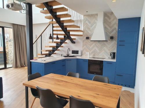 George Snow Apartments in New Gudauri fireplace 50m to Gondola lift