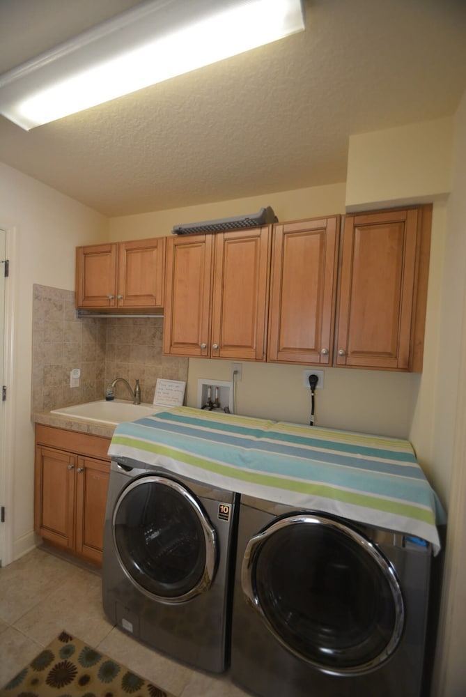 Ocean View Paradise Steps away from the Beach Will Accommodate Up To 10 People including 1 3 Fa - photo 60