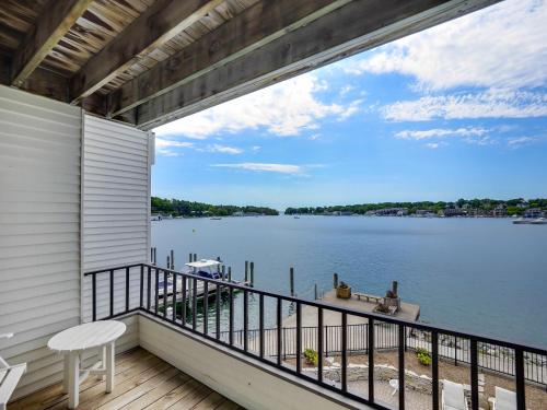 232 Edgewater Inn - photo 3