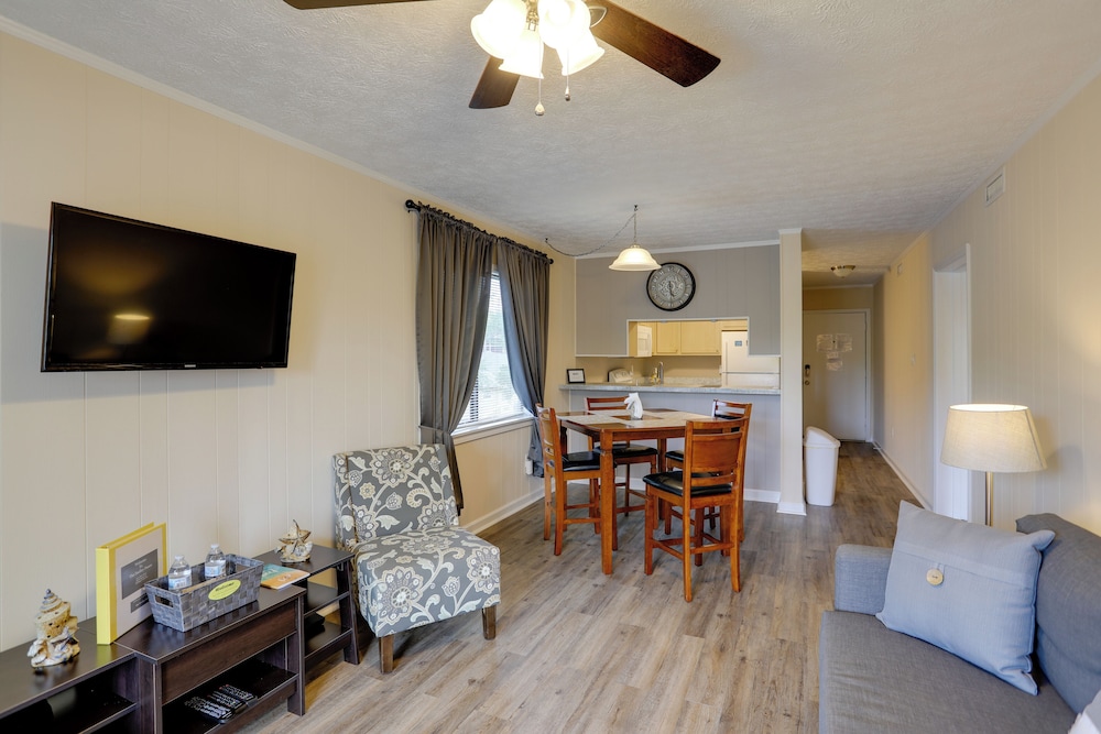 Near Singleton Swash Myrtle Condo with Resort Pool — 4-Star Luxury Hotel in Myrtle Beach, United States